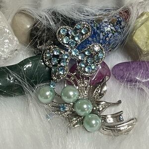 Vintage Shamrock Rhinestone Brooch